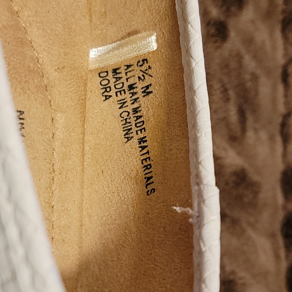 Cliffs by White Mountain white flats - Picture 2 of 3